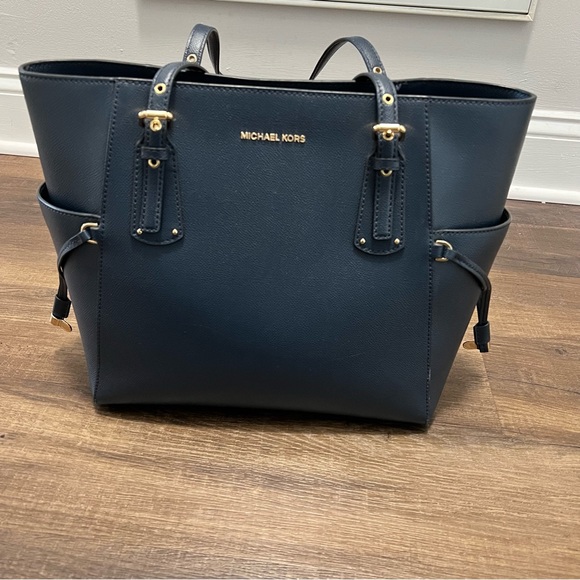 Lightly used Michael Kors Navy Large Bag - Picture 2 of 10